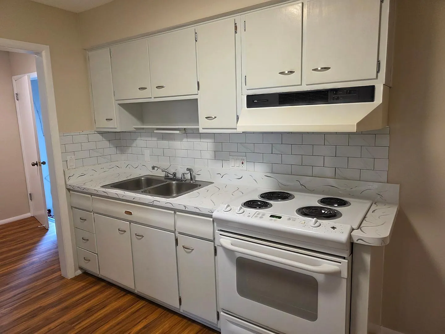 3 bed, 1.0 bath, 1027 sqft, $1,400 — Photo 4