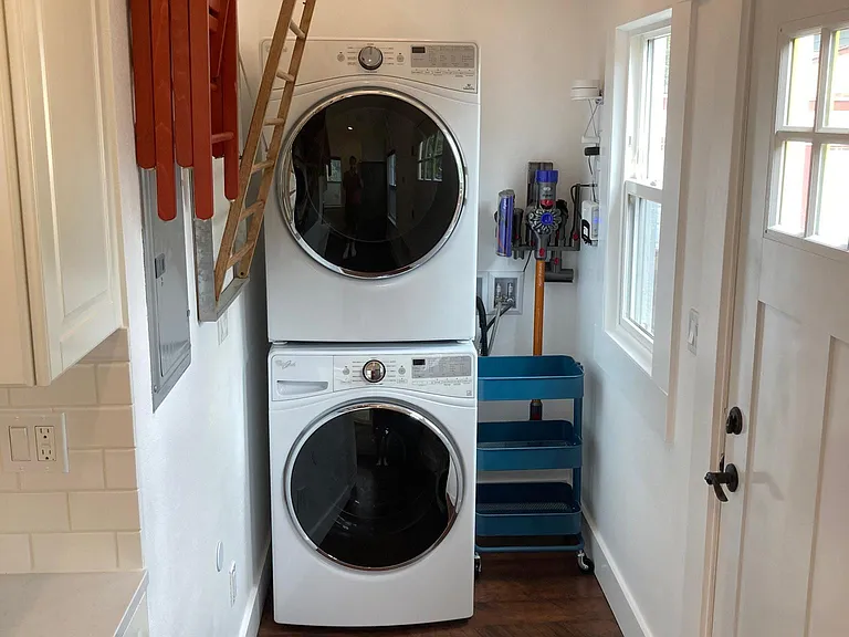709 N Cedar St — Photo 22