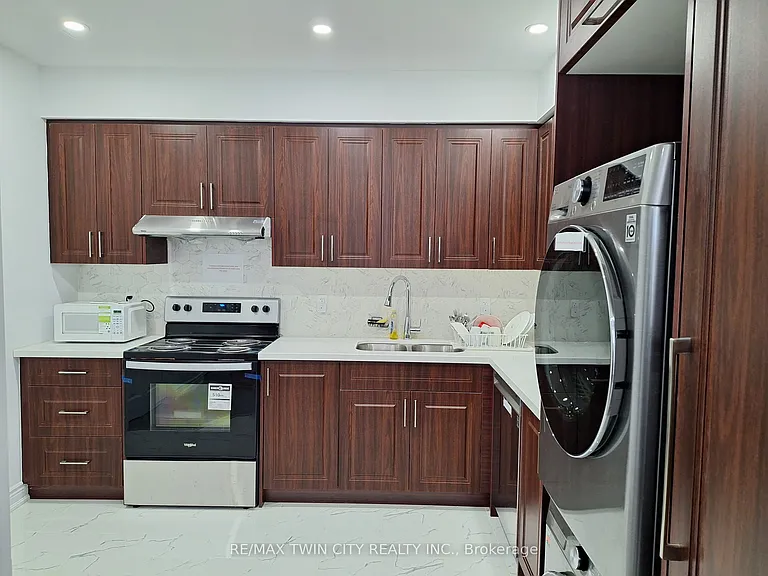 15 Spring Creek St — Photo 8