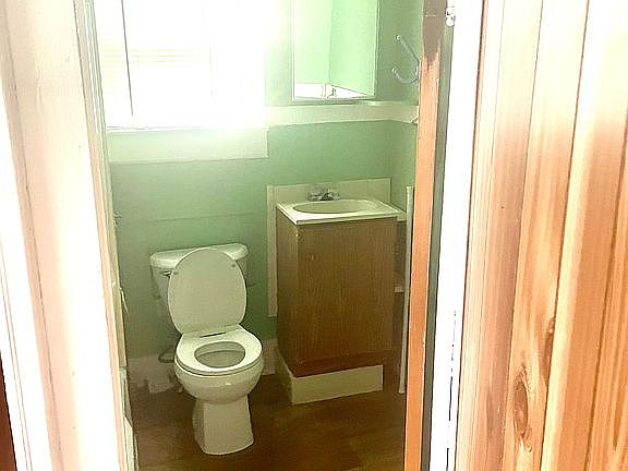 3rd image of 205 E Illinois St APT 1