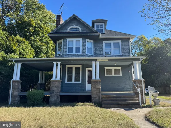 718 Woodlane Rd, Edgewater Park, NJ 08010