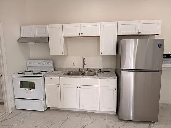 3rd image of 804 Orange Ave APT B