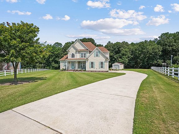 4th image of 122 Oakmoor Ln