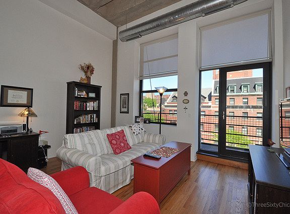 4th image of 1645 W Ogden Ave Unit 403