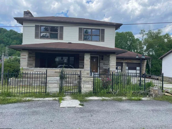 81 Barbour St, Coalton, WV 26257