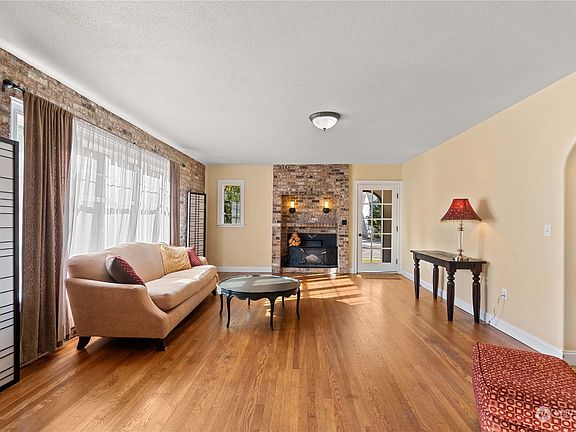 4th image of 921 Highland Drive
