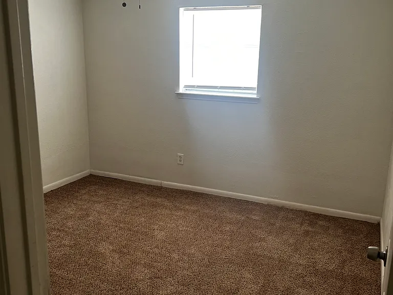 525 Spring Dr — Photo 11