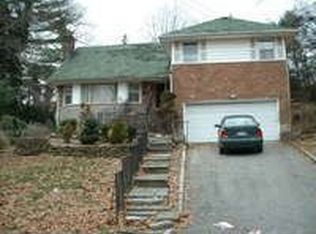 39 Oakdale Rd, Roslyn Heights, NY 11577
