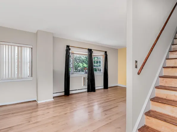 1035 Bryant Avenue image 6 of 37