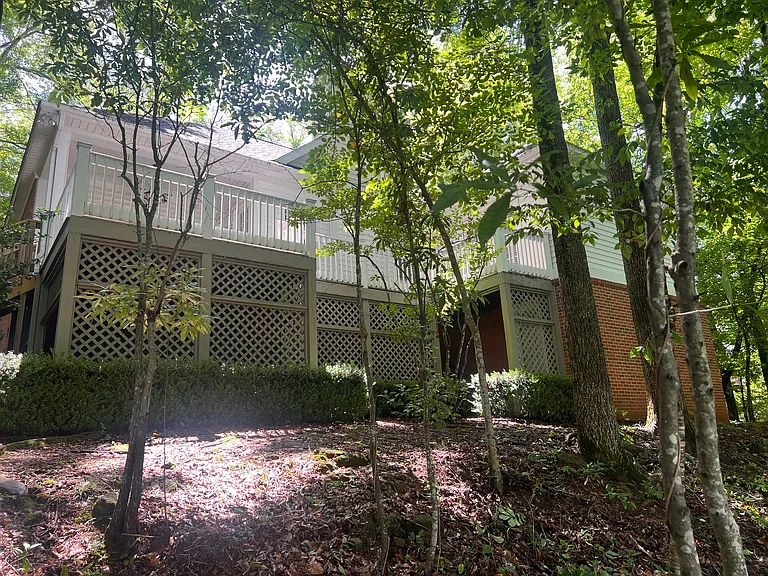 1914 Hillbrook Cir — Photo 2