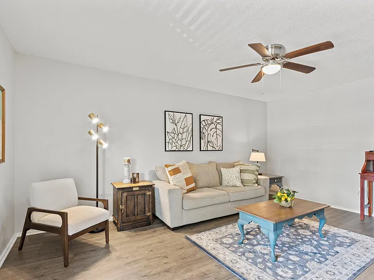311 W Earle St #34B — Photo 10