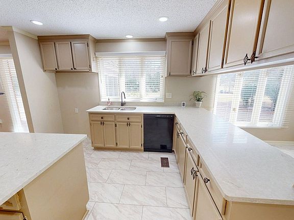 3rd image of 66 Springhill Dr