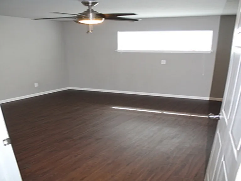 Carrolton Apartments — Photo 20