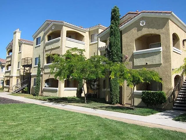 SIENA VILLAS — Photo 2