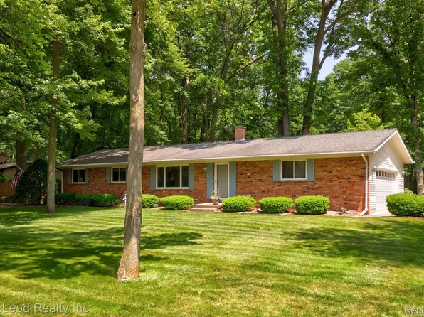 4353 Emerald Dr, Bridgeport, MI 48722