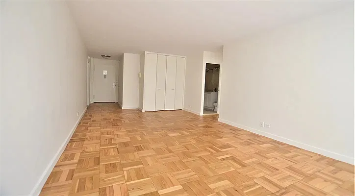 Living room, photo 2