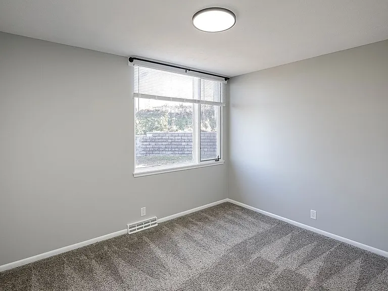 4815 S 131st St #15 — Photo 11