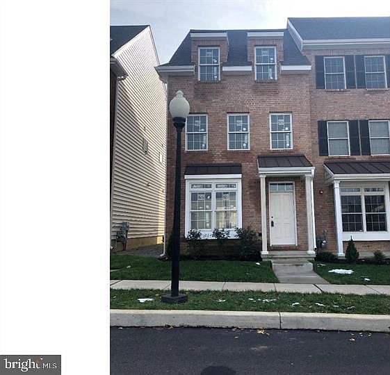 1st image of 631 Magnolia Ct