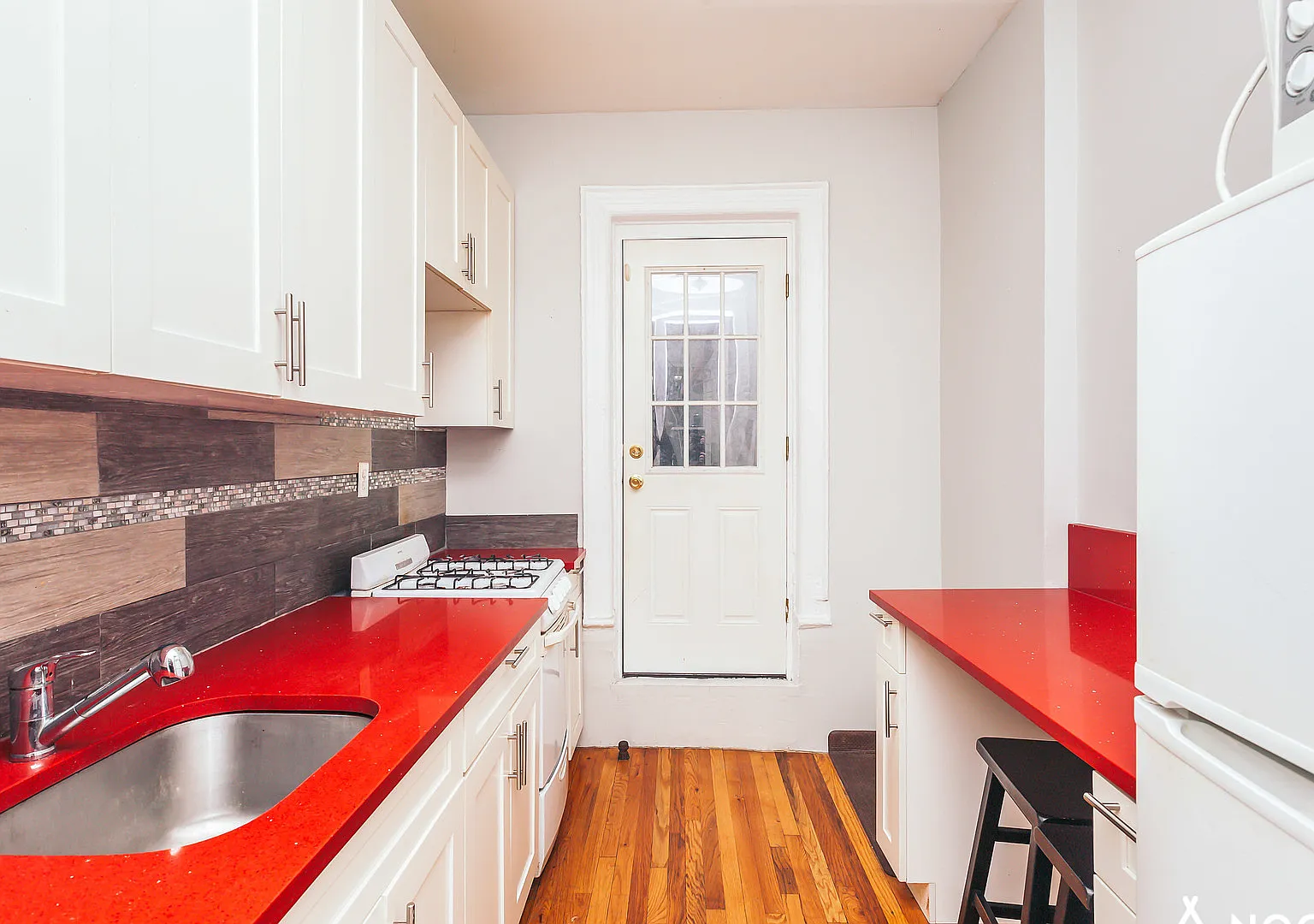 25 Kingsland Avenue — Photo 1