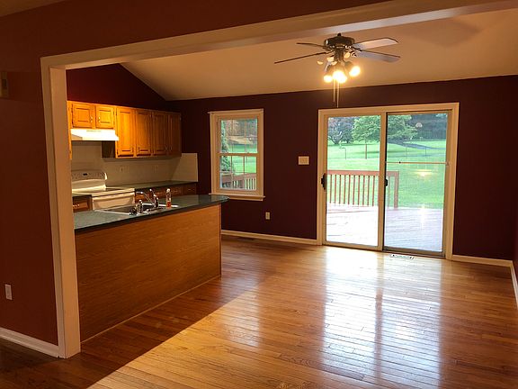 3rd image of 21 Woods Ln