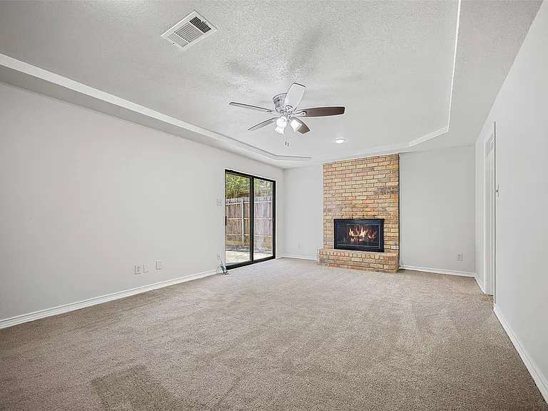 2011 Reverchon Dr — Photo 13