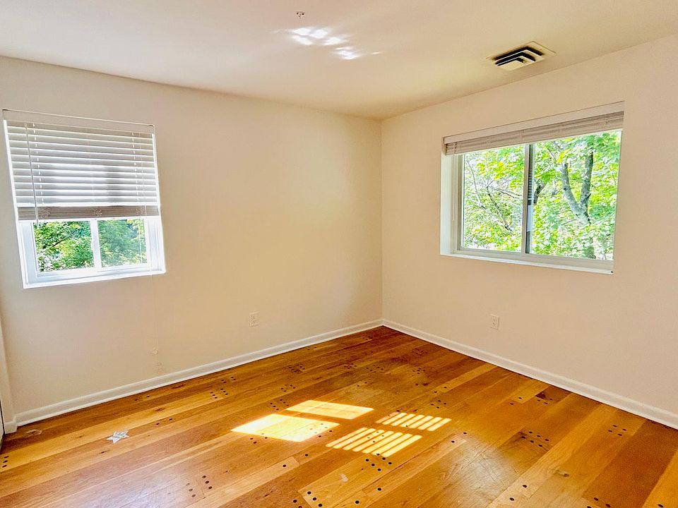 1st image of 33 Bayberry Dr APT 3