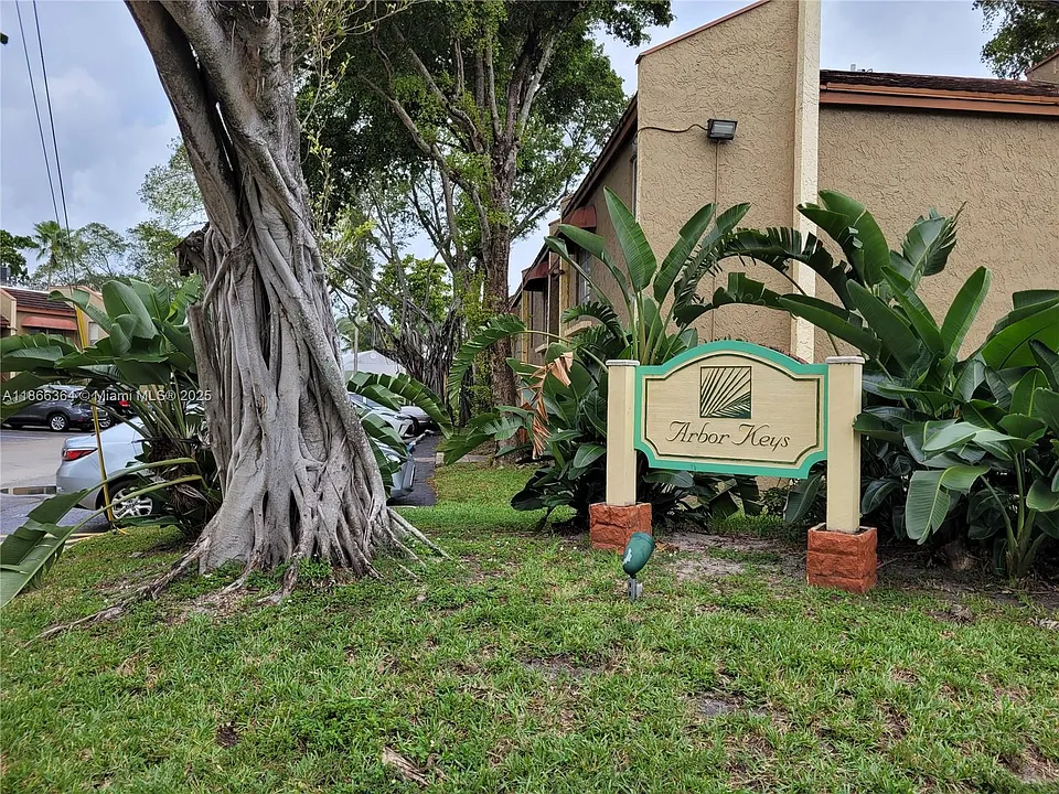 4455 Treehouse Ln