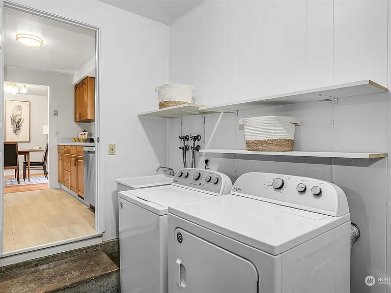 2516 Dayton Ave NE — Photo 13