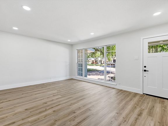 5th image of 422 Grace Dr