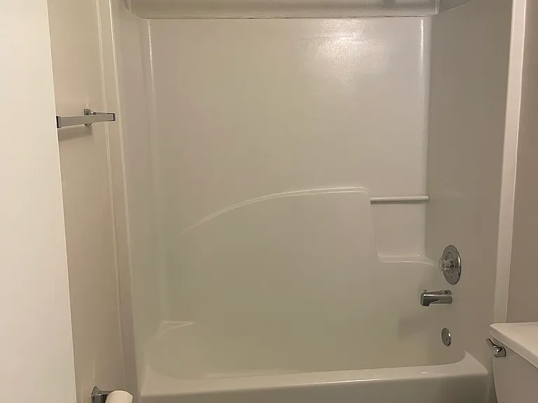 Shower / Tub