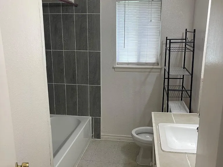 411 Tennessee St #6 — Photo 4