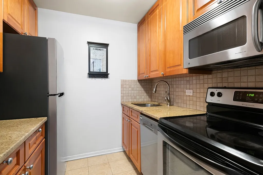244 Madison Avenue — Photo 3