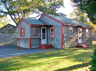 9 Chippewa Dr, Buzzards Bay, MA 02532