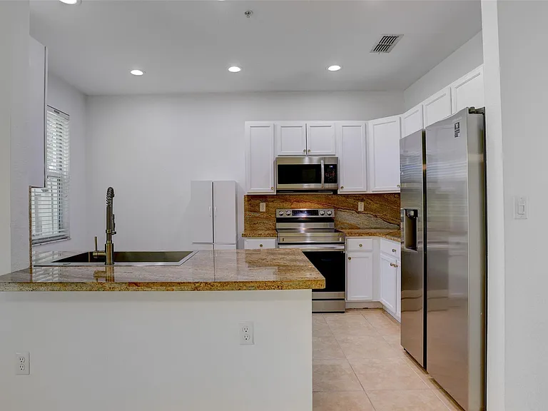 2851 W Prospect Rd #305 — Photo 9