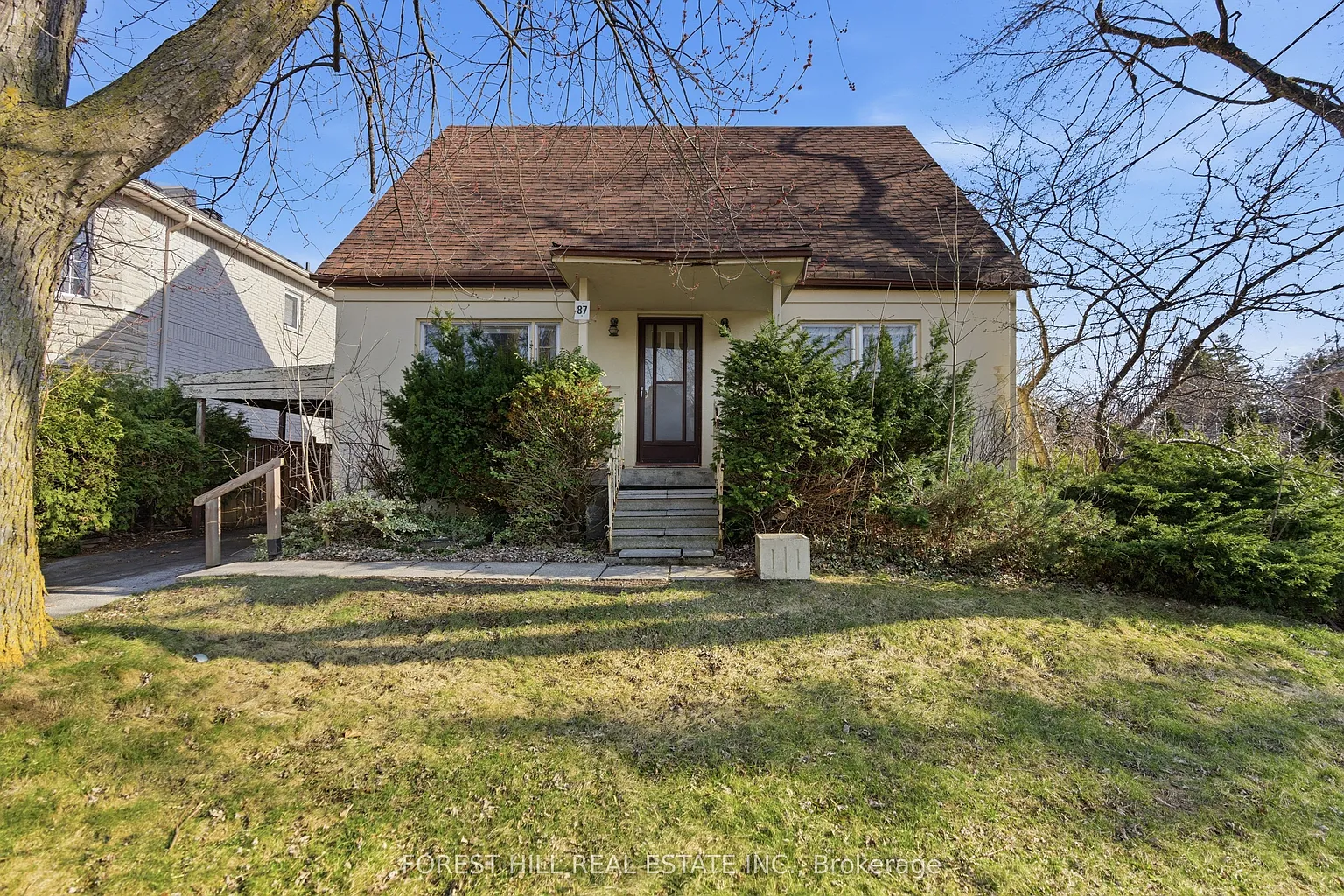 87 Connaught Ave photo 1