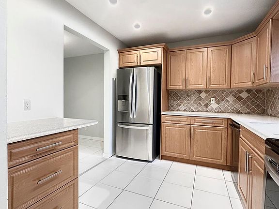 4th image of 419 SW Natura Avenue #D