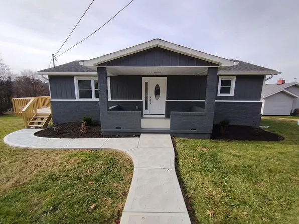 667 Memorial Dr, New Kensington, PA 15068