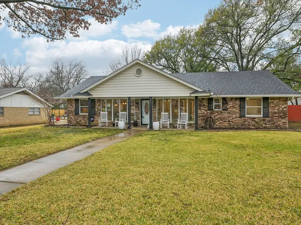 17 Lincolnshire Cir, Bedford, TX 76021