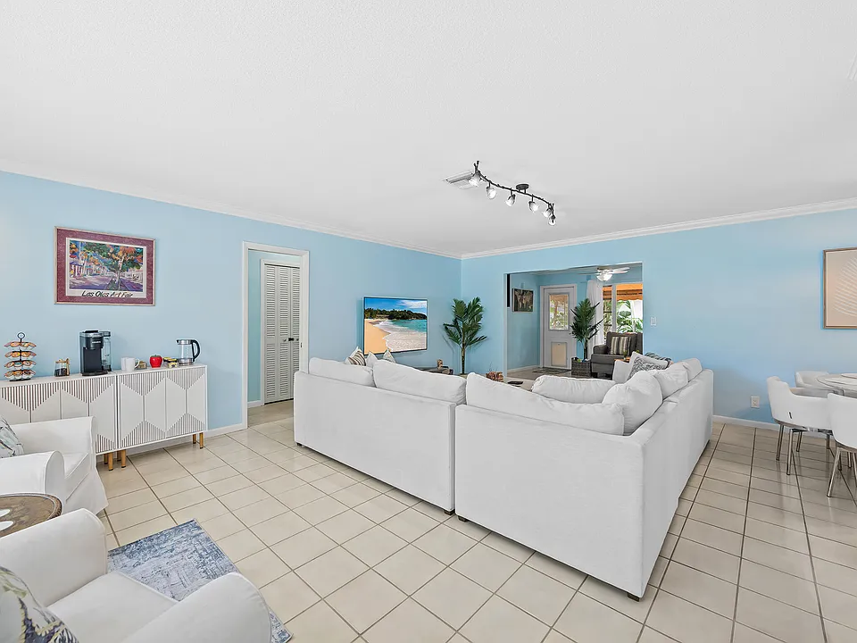 3240 Spanish River Dr