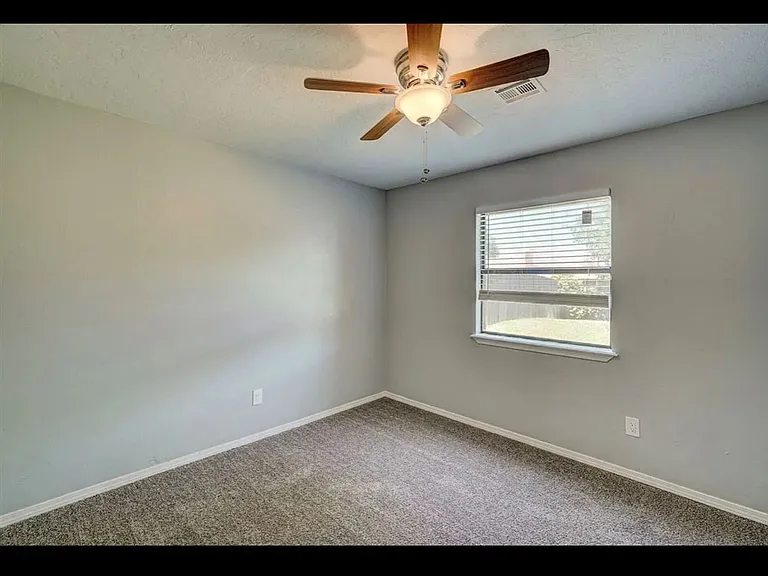 7107 NW Birch Pl — Photo 25