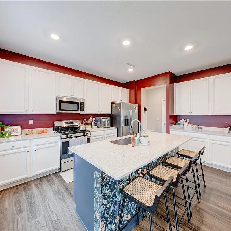 33 Hollister Way — Photo 2