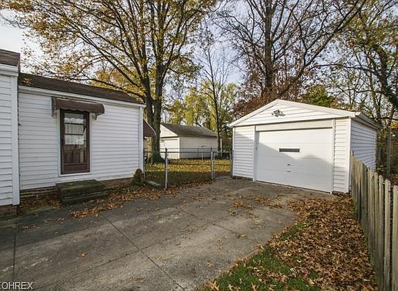 4th image of 4384 W 182nd St