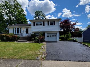 31 Maplewood Blvd, Suffern, NY 10901