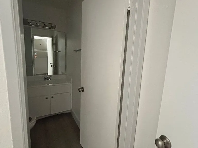 Welcome to 12909 Cordary Ave Comfort & Convenience in the Heart of Hawthorne! — Photo 13