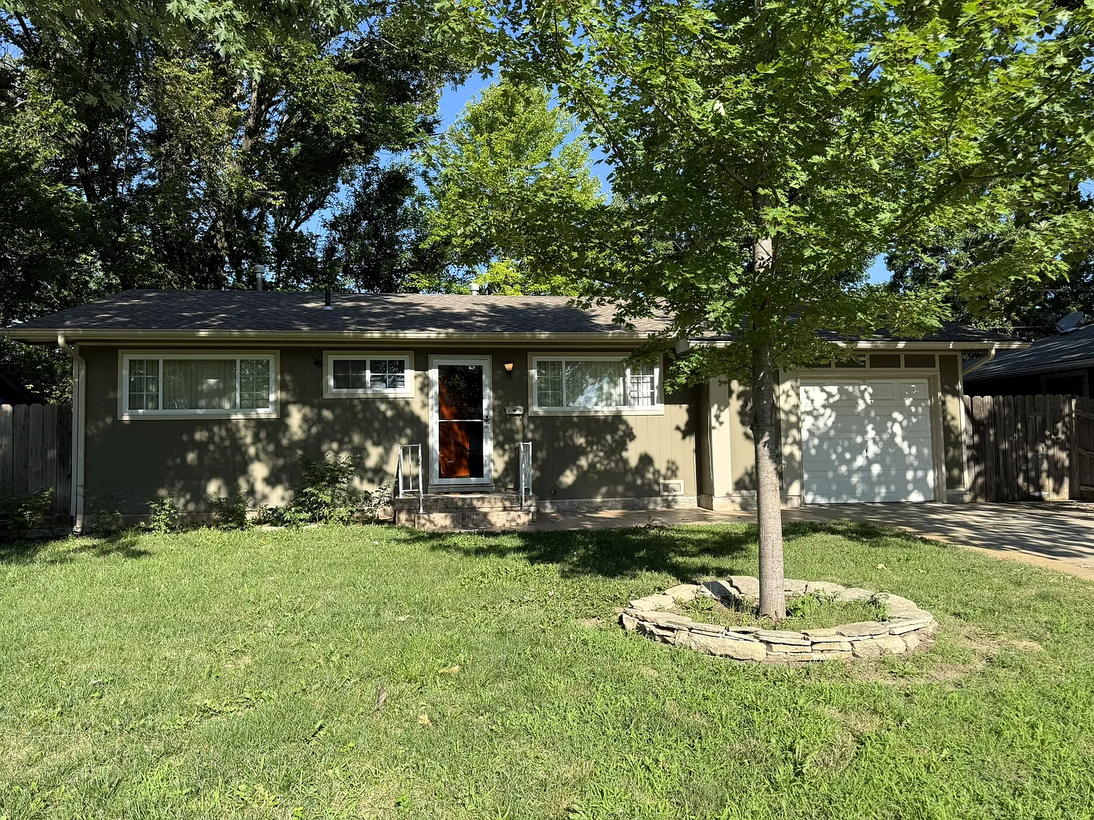 4 bed, 1228 sqft, $1,550 — Photo 1