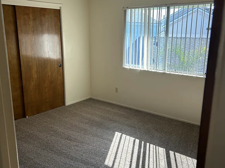 1627 Front St #3 — Photo 6