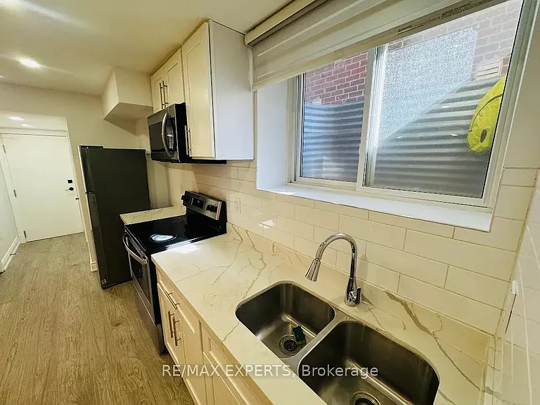 117 Baffin Cres — Photo 12