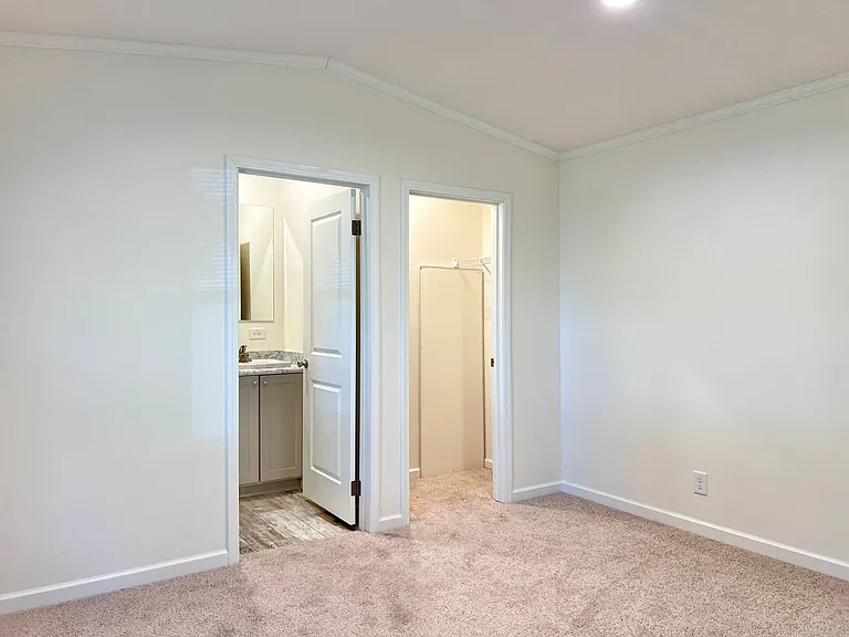 4400 La Salle St — Photo 10