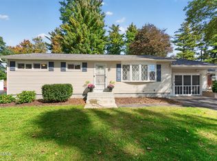 3 Kenyon Dr, Albany, NY 12205