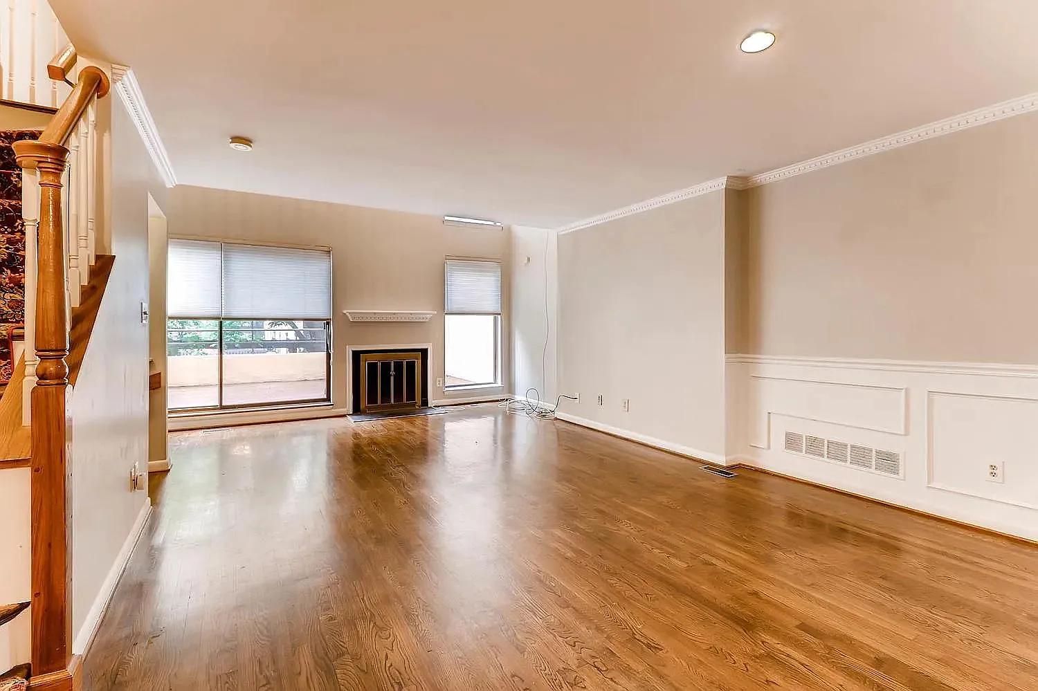 4 bed, 2.5 bath, 2304 sqft, $3,800 — Photo 3